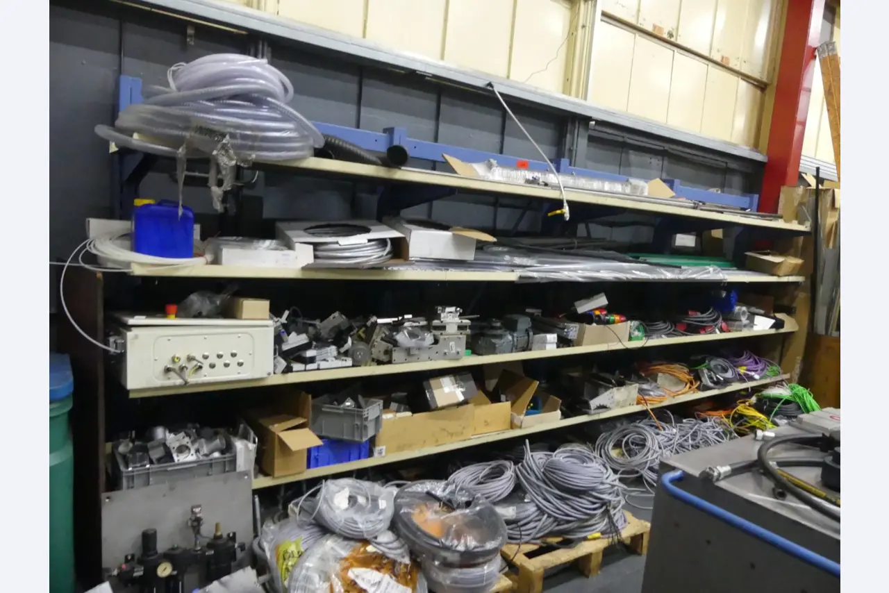 Centros de mecanizado, máquinas para trabajar el metal y líneas de producción de la industria del automóvil-1