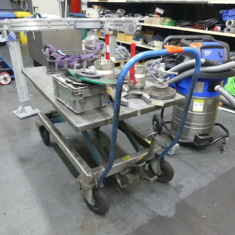 Scissor lift table