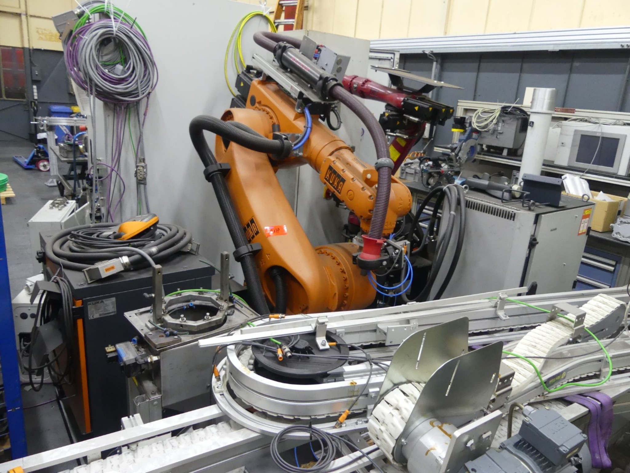 Centros de mecanizado, máquinas para trabajar el metal y líneas de producción de la industria del automóvil-1