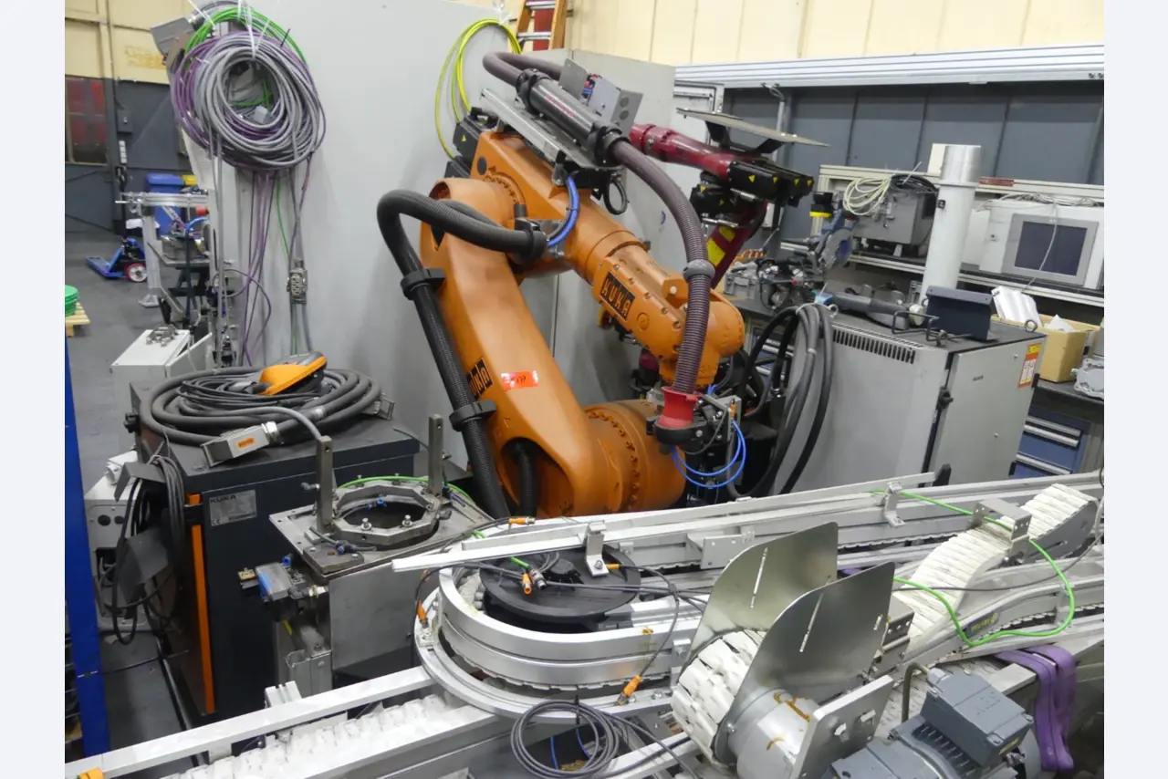 Centros de mecanizado, máquinas para trabajar el metal y líneas de producción de la industria del automóvil-1