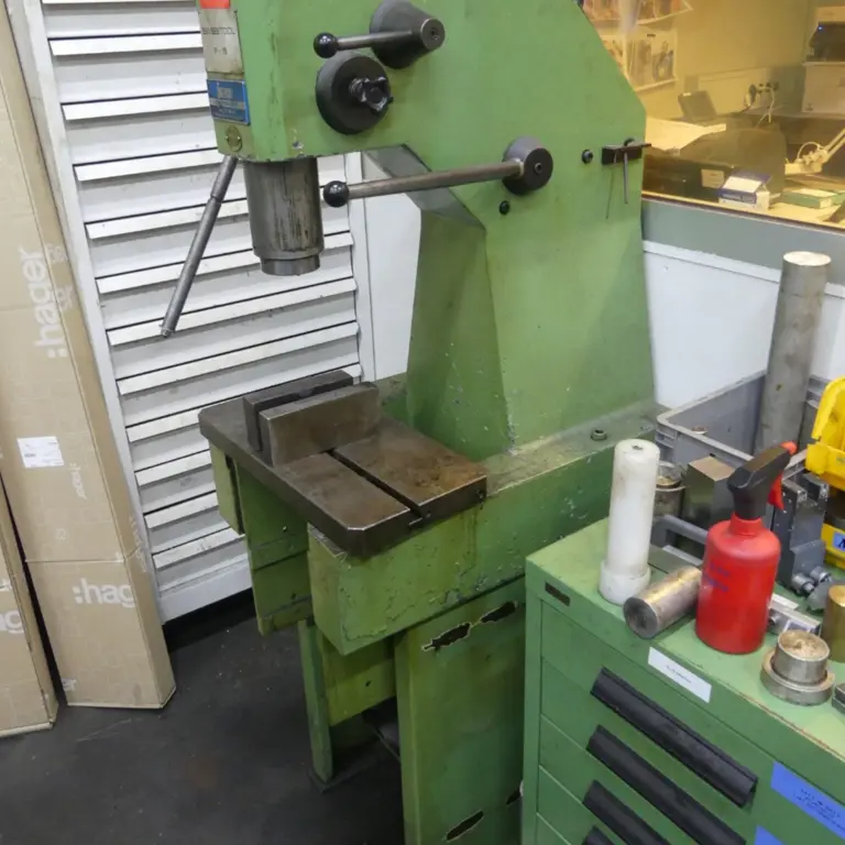 C-frame hydraulic press Swisstool P-15