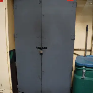 St cabinet
