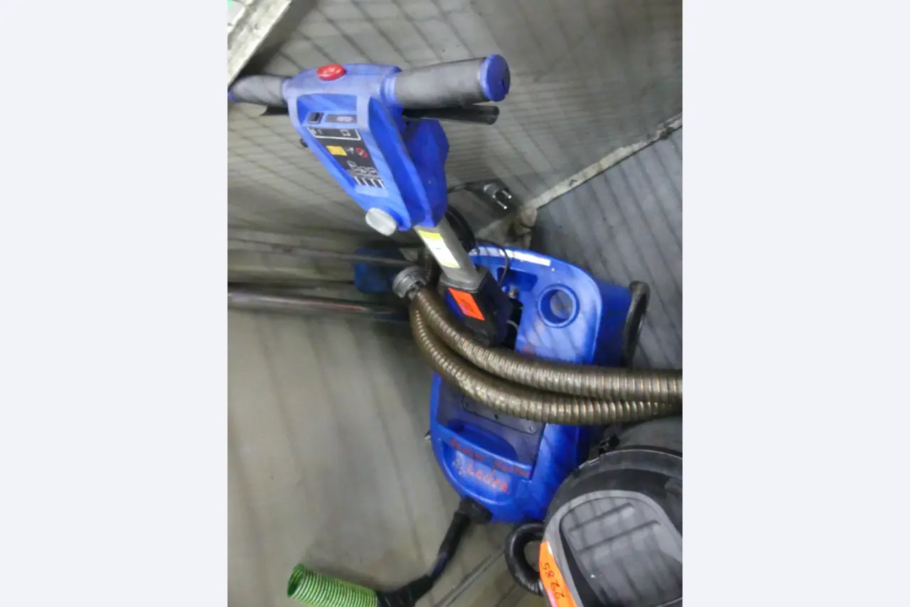 Bearbeitungszentren, metallbearbeitende Maschinen und Produktionslinen aus der Automobilindustrie-1