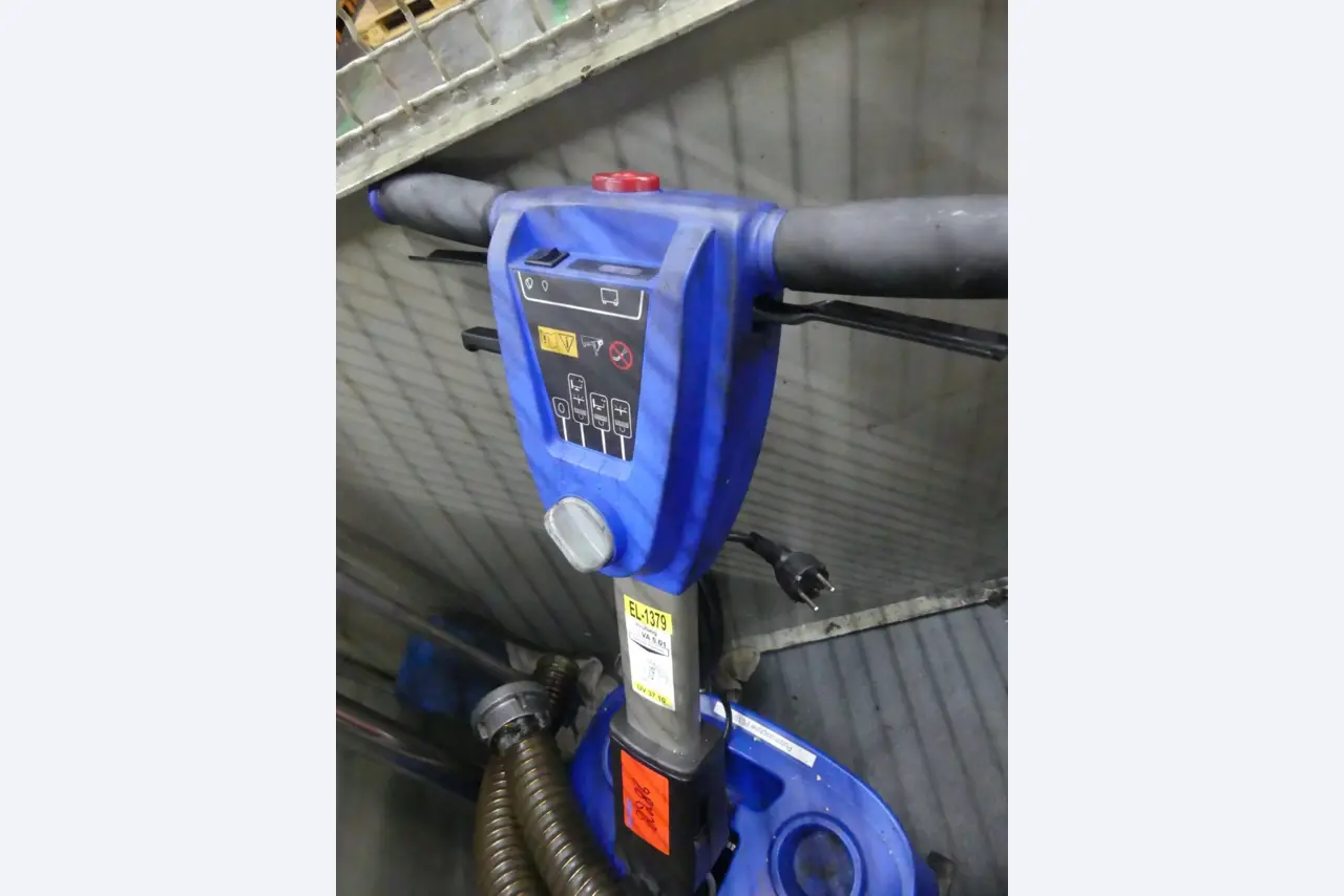 Bearbeitungszentren, metallbearbeitende Maschinen und Produktionslinen aus der Automobilindustrie-2