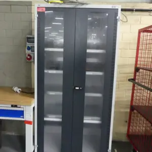 Armário com porta articulada em aço Garant