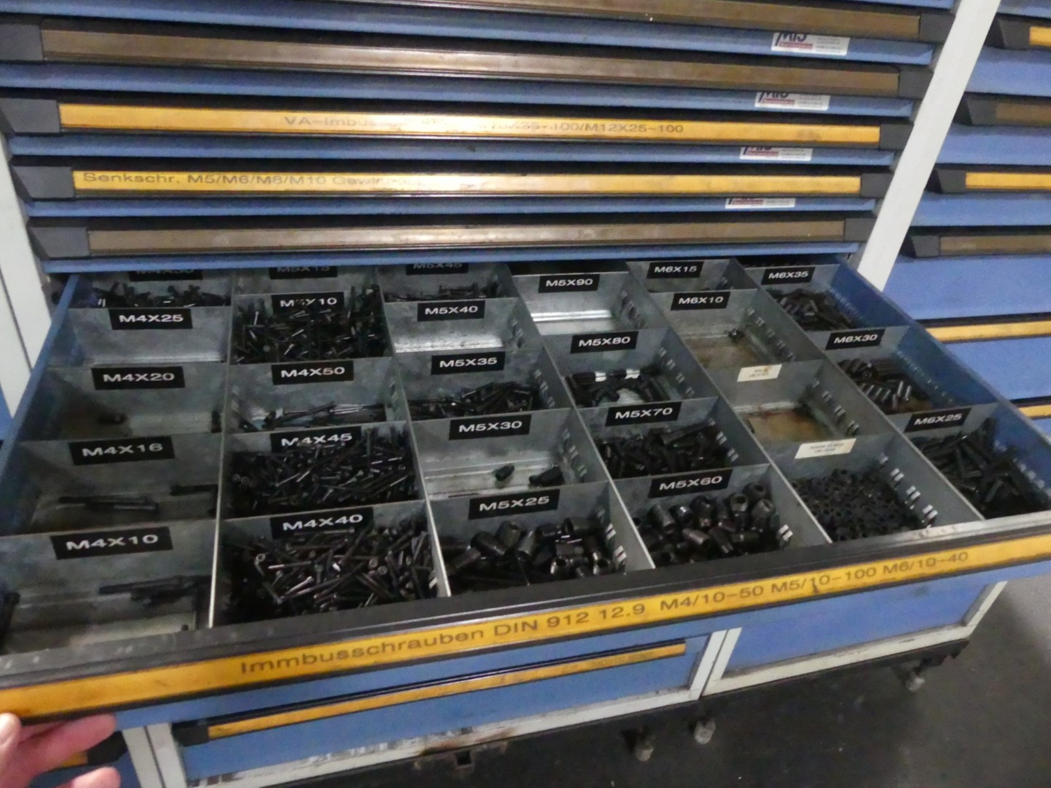 Machines et lignes de production de l'industrie automobile-2