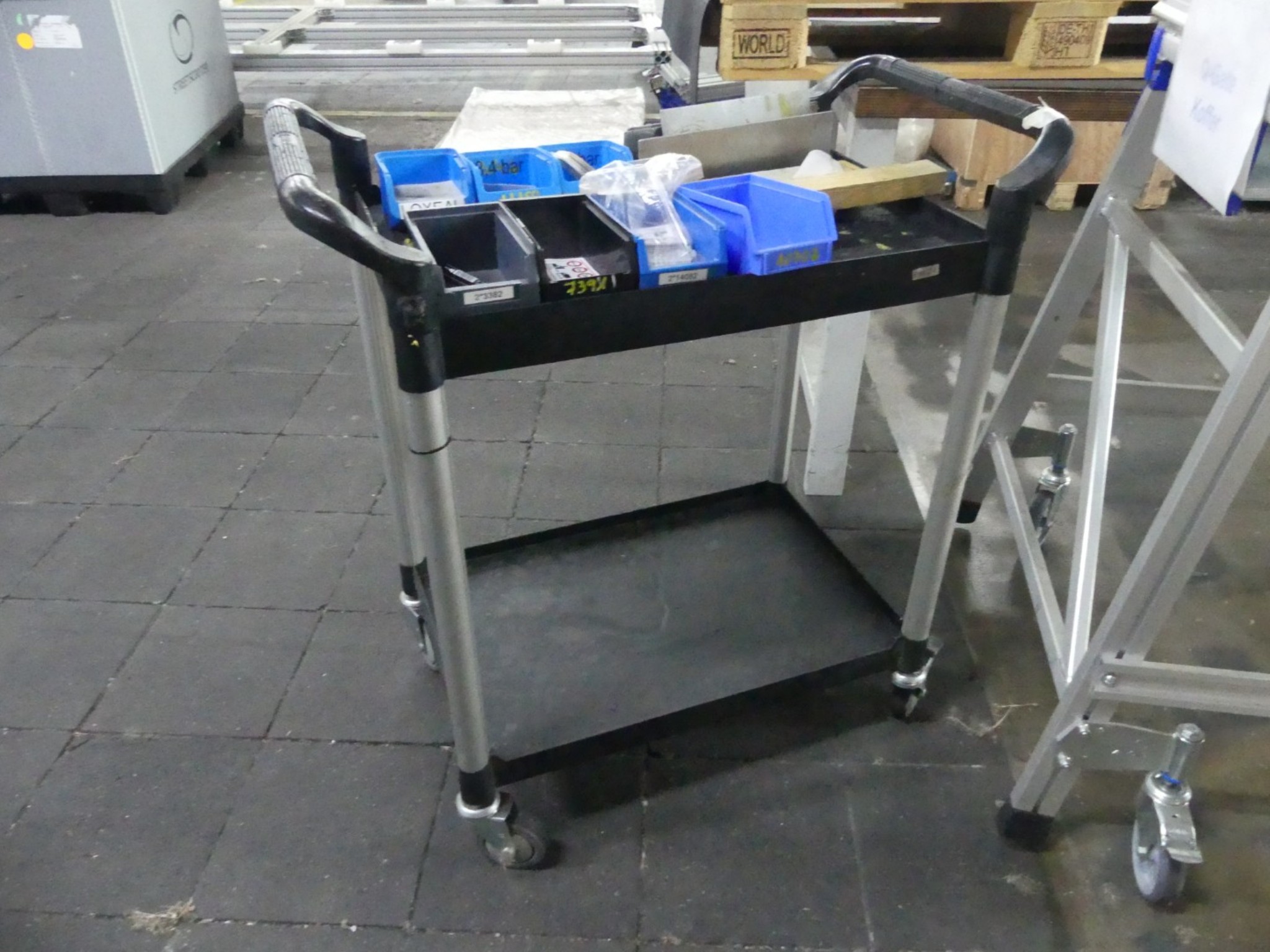 Bearbeitungszentren, metallbearbeitende Maschinen und Produktionslinen aus der Automobilindustrie-2