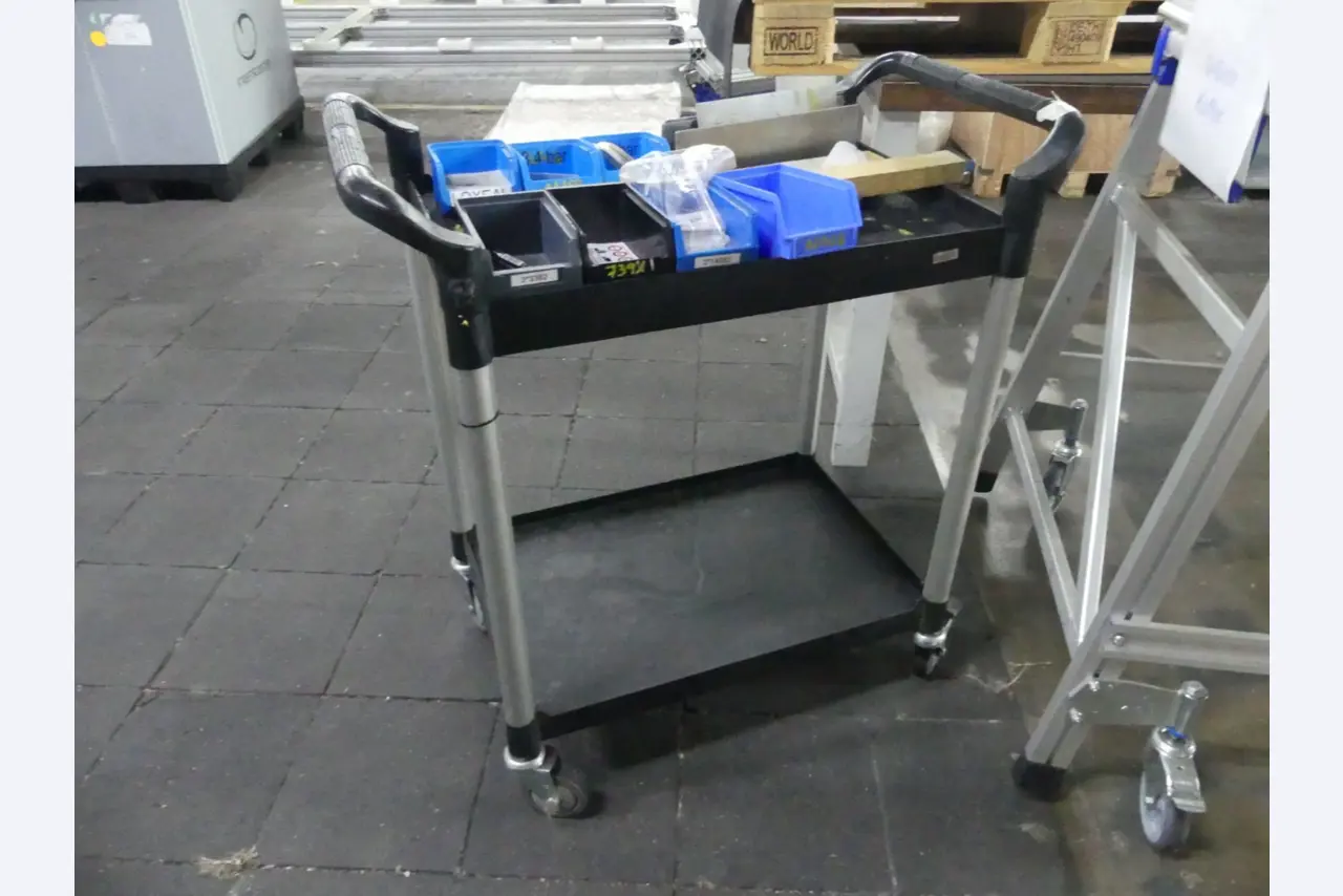 Bearbeitungszentren, metallbearbeitende Maschinen und Produktionslinen aus der Automobilindustrie-2