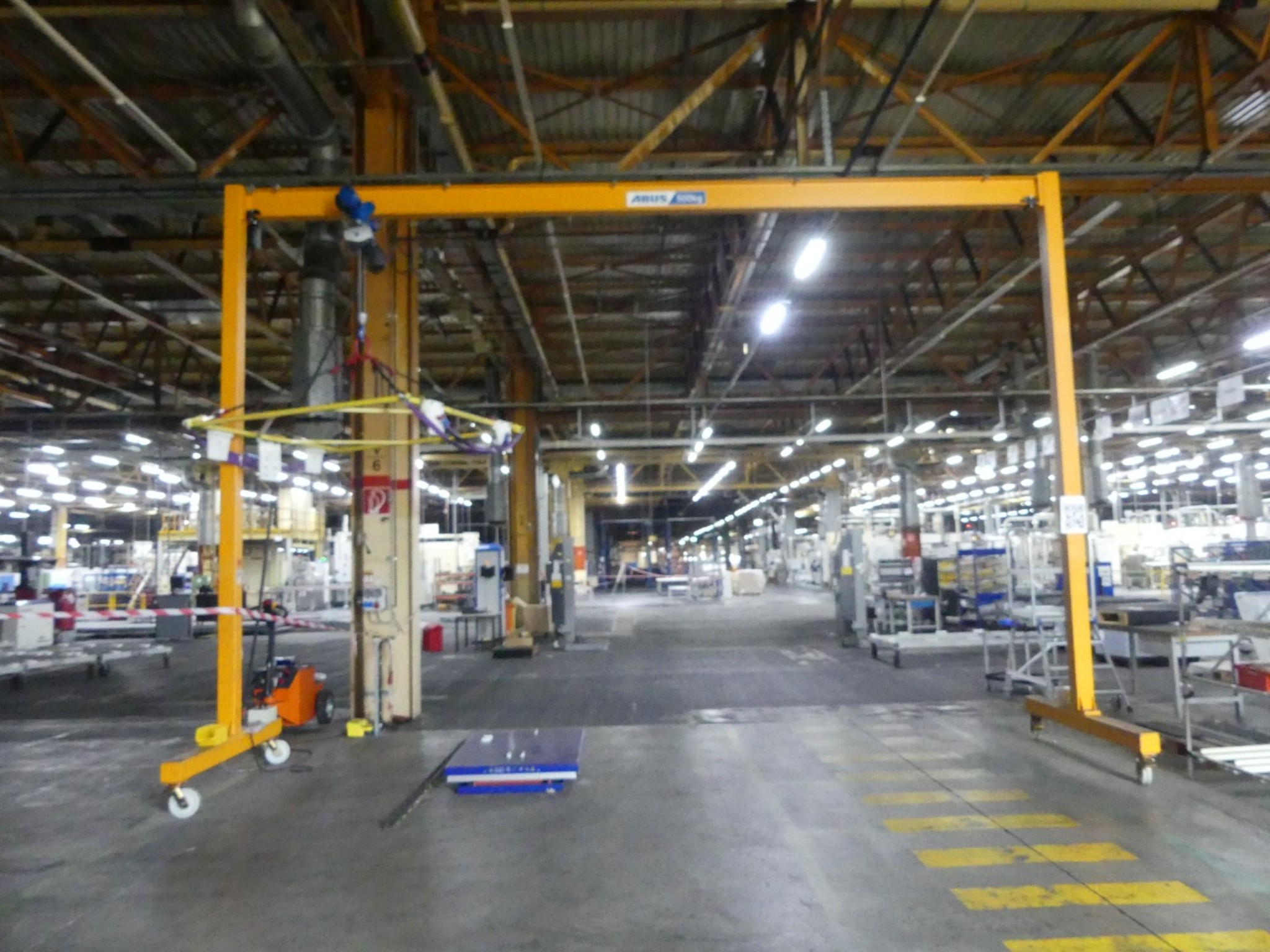 Centros de mecanizado, máquinas para trabajar el metal y líneas de producción de la industria del automóvil-1