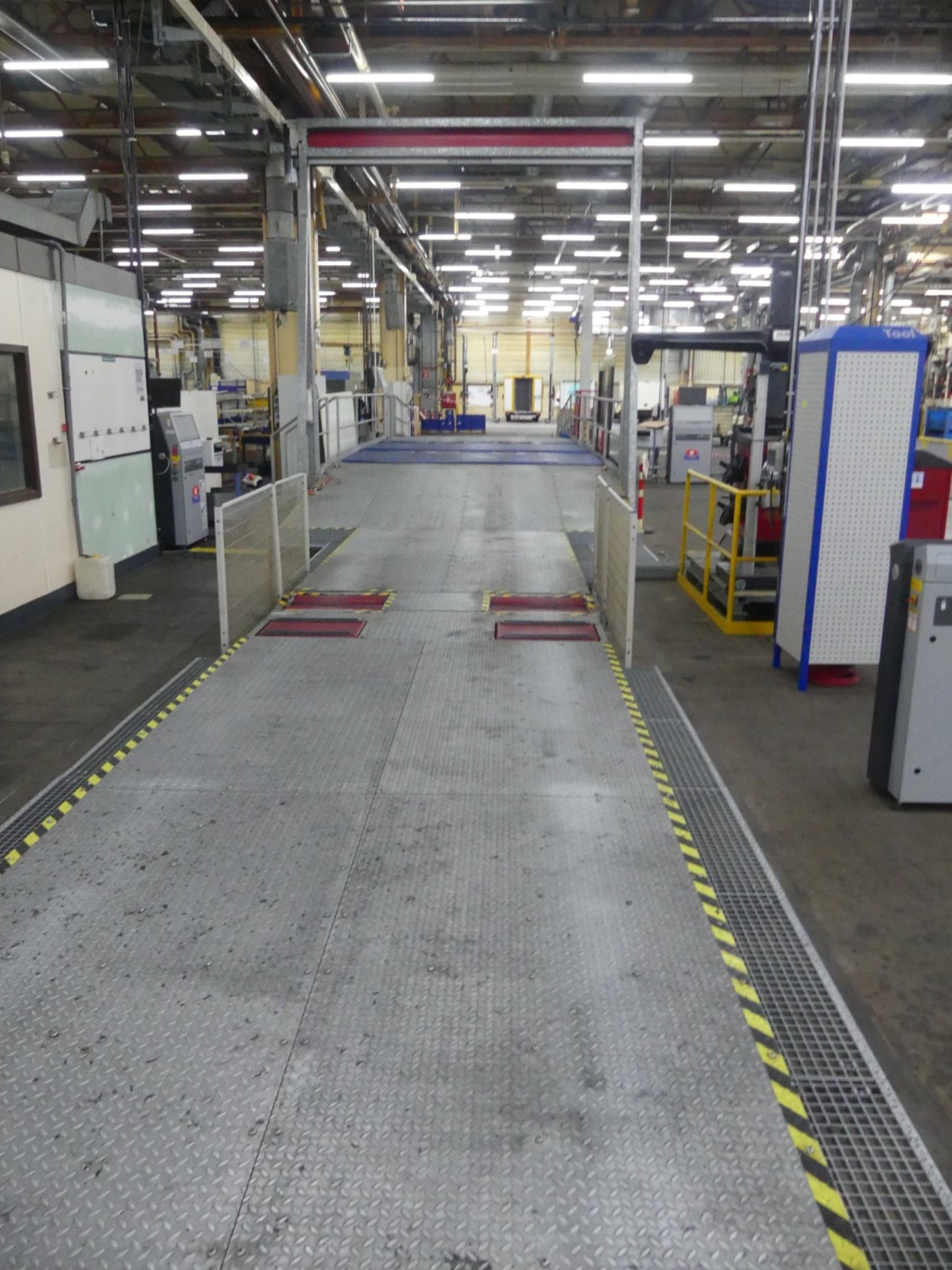 Centros de mecanizado, máquinas para trabajar el metal y líneas de producción de la industria del automóvil-9