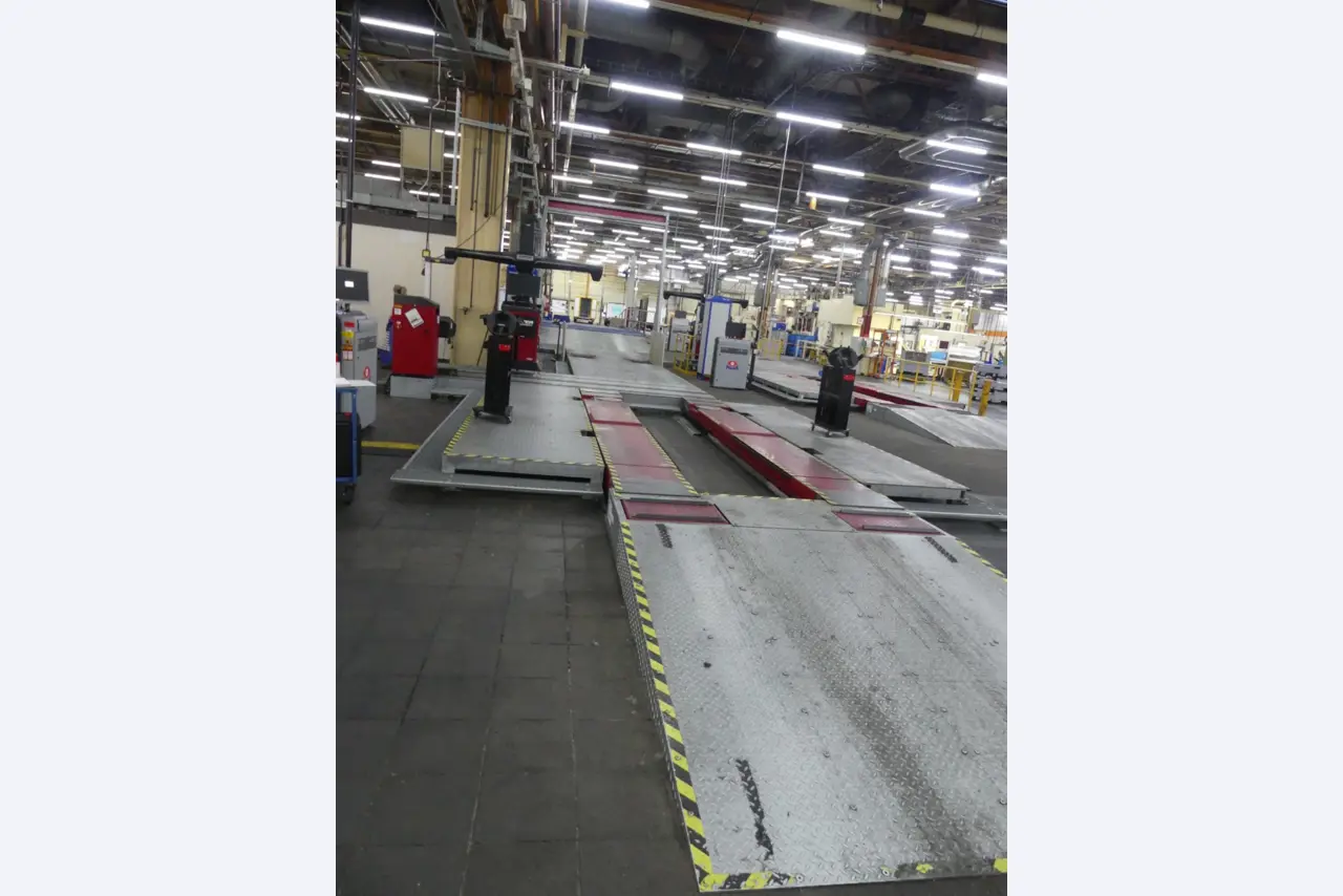 Centros de mecanizado, máquinas para trabajar el metal y líneas de producción de la industria del automóvil-1