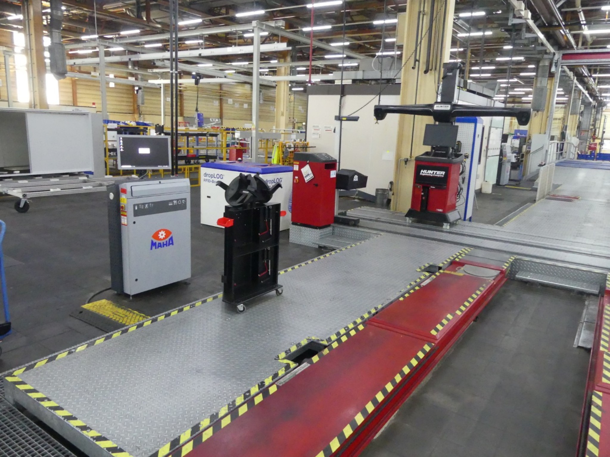 Centros de mecanizado, máquinas para trabajar el metal y líneas de producción de la industria del automóvil-4