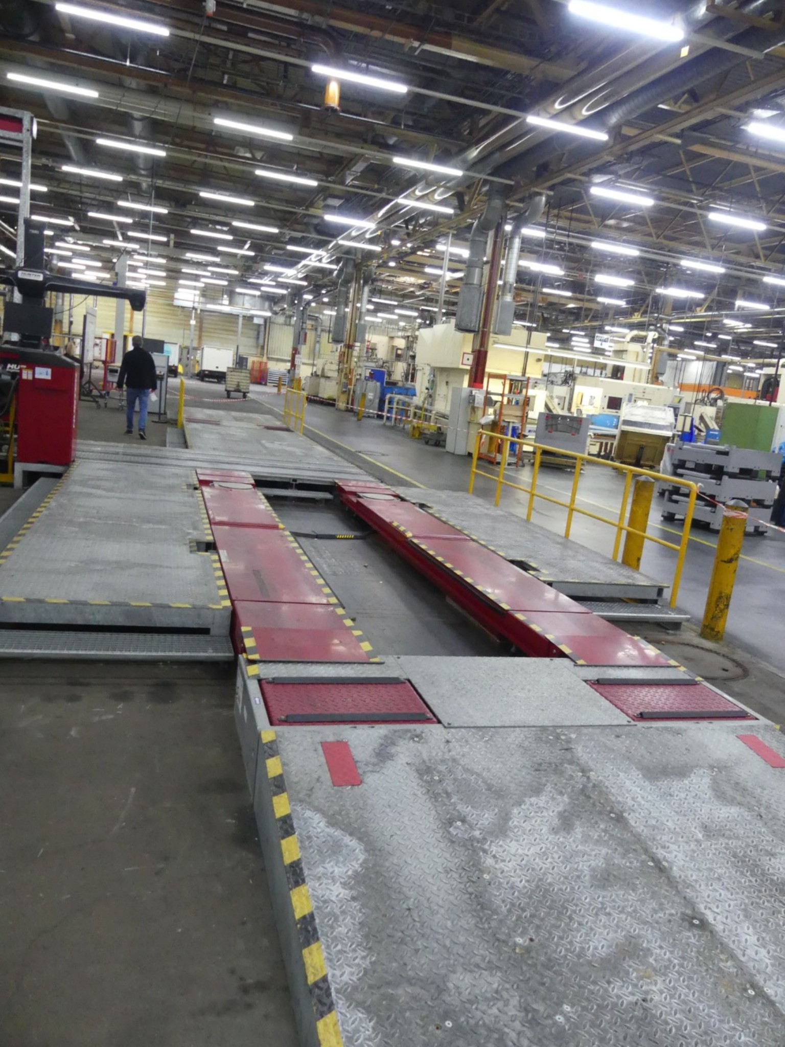 Centros de mecanizado, máquinas para trabajar el metal y líneas de producción de la industria del automóvil-1