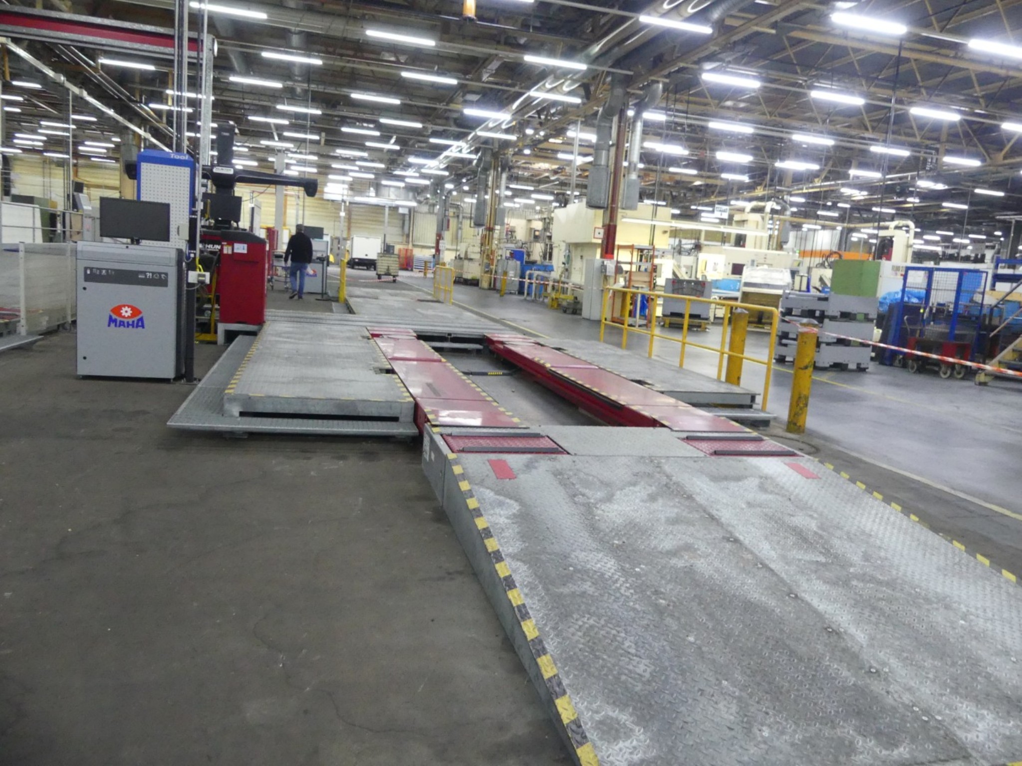 Centros de mecanizado, máquinas para trabajar el metal y líneas de producción de la industria del automóvil-2