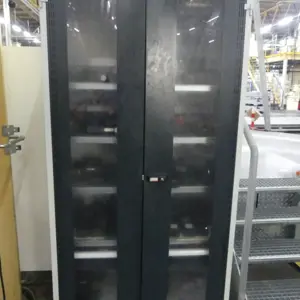 Armário de aço com porta articulada com Garant