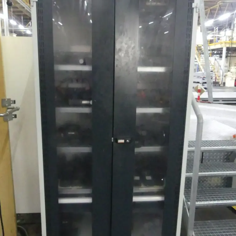 Armário de aço com porta articulada com Garant