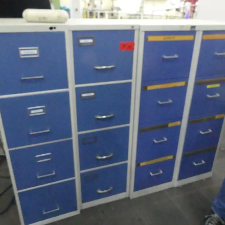 4 Suspension file cabinets