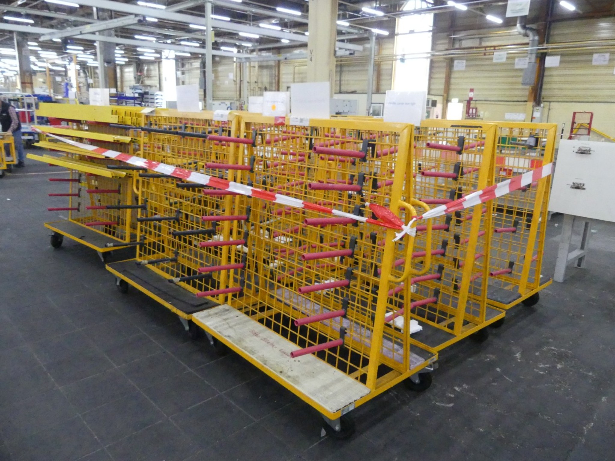 Centros de mecanizado, máquinas para trabajar el metal y líneas de producción de la industria del automóvil-1