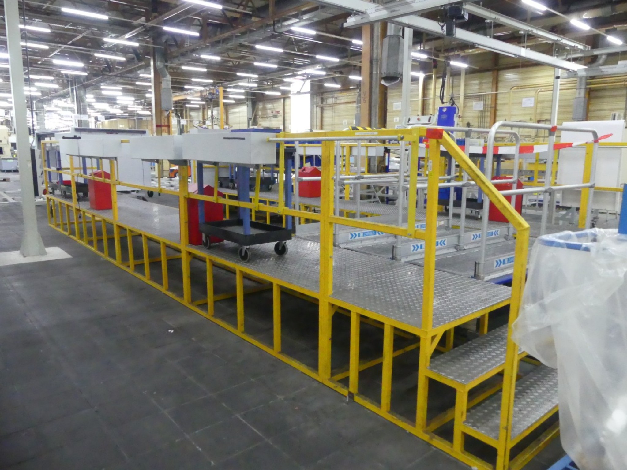Centros de mecanizado, máquinas para trabajar el metal y líneas de producción de la industria del automóvil-1