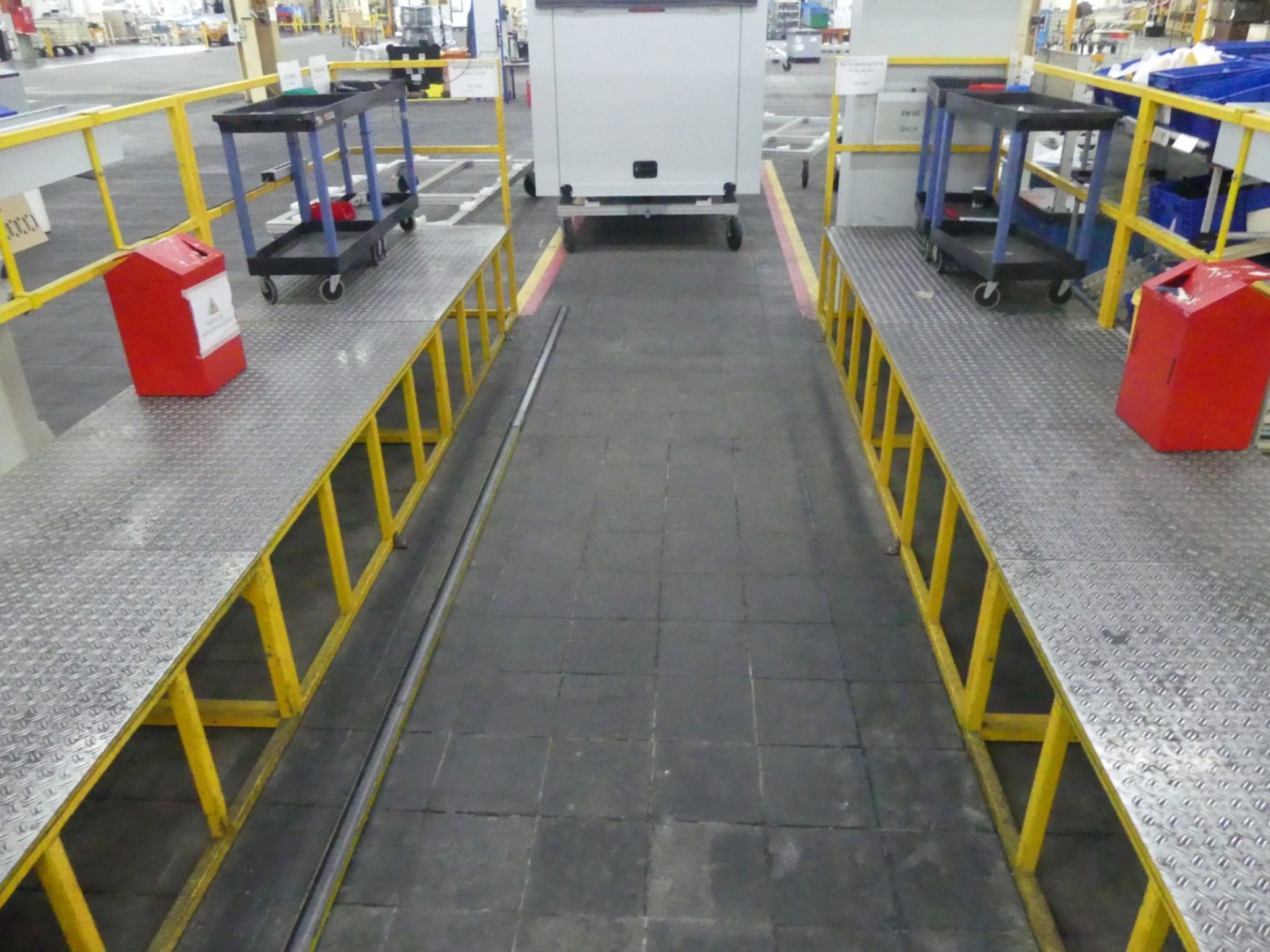 Centros de mecanizado, máquinas para trabajar el metal y líneas de producción de la industria del automóvil-3