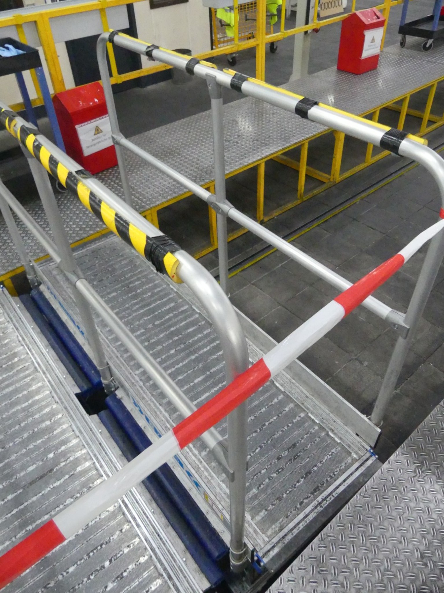 Centros de mecanizado, máquinas para trabajar el metal y líneas de producción de la industria del automóvil-5