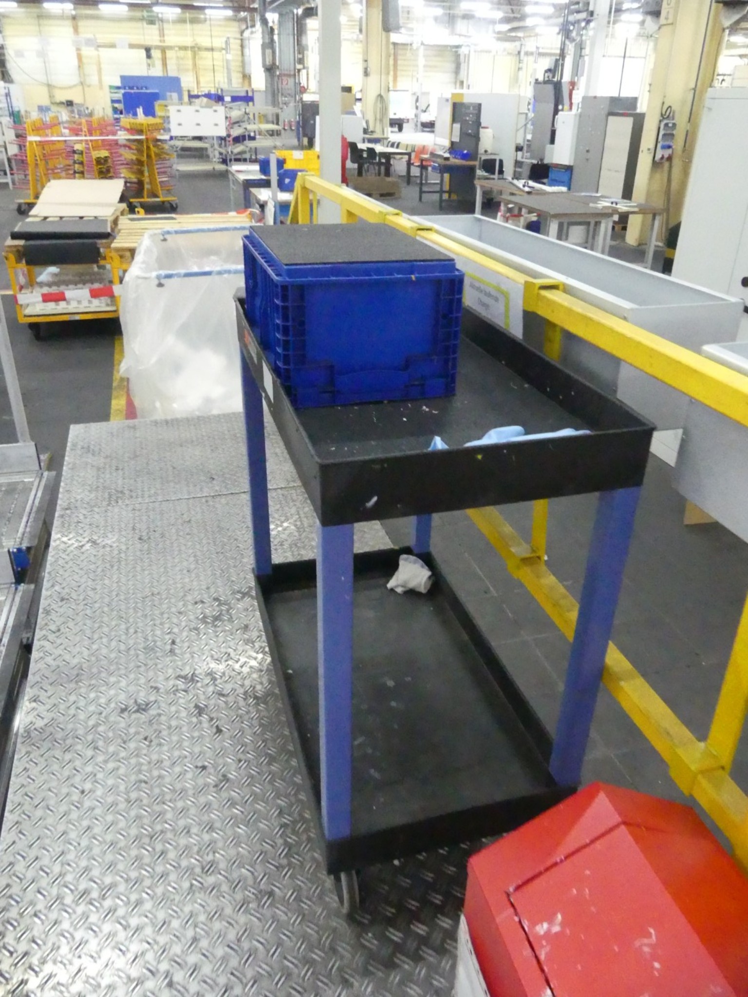 Bearbeitungszentren, metallbearbeitende Maschinen und Produktionslinen aus der Automobilindustrie-1