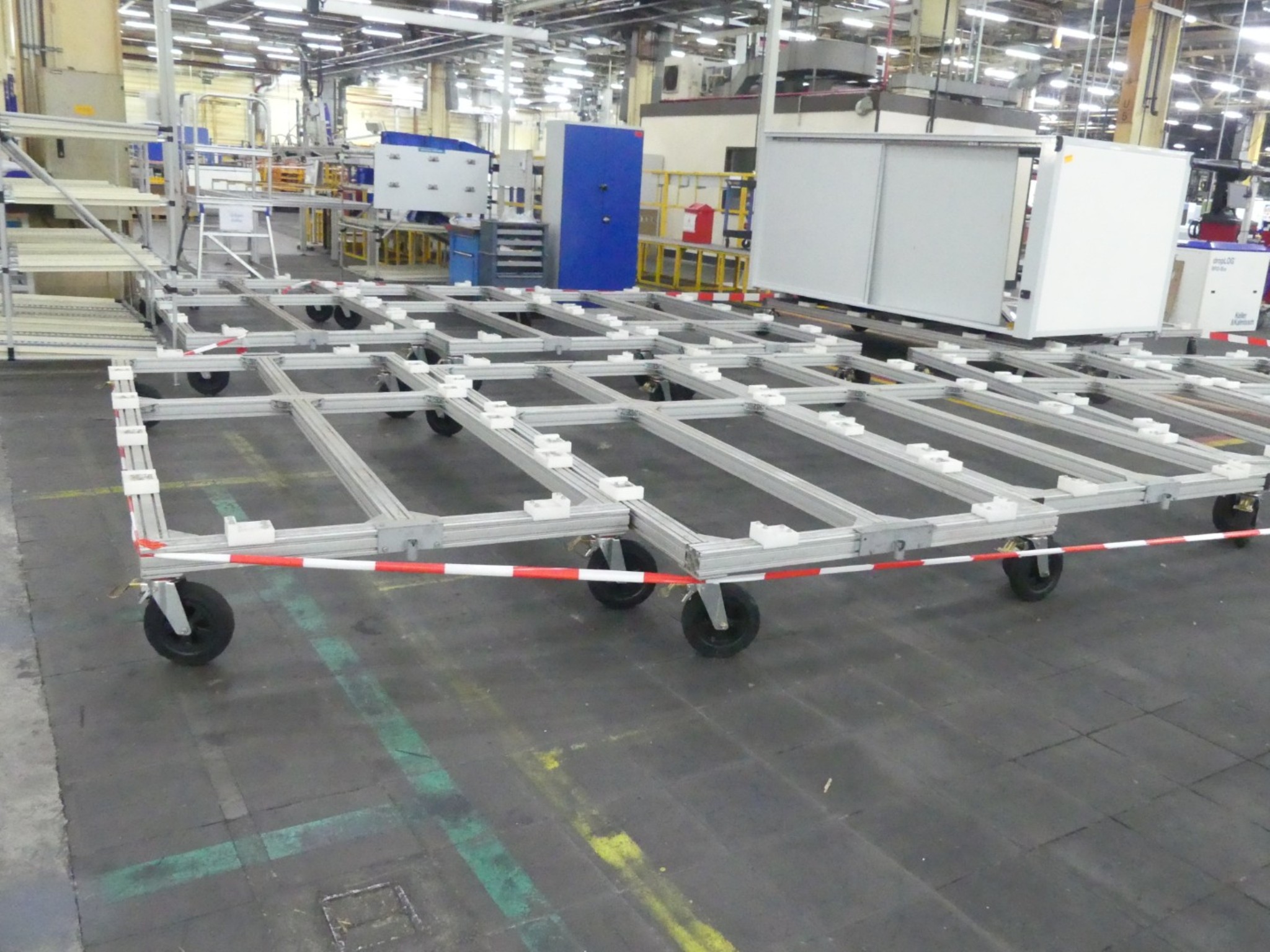 Centros de mecanizado, máquinas para trabajar el metal y líneas de producción de la industria del automóvil-1