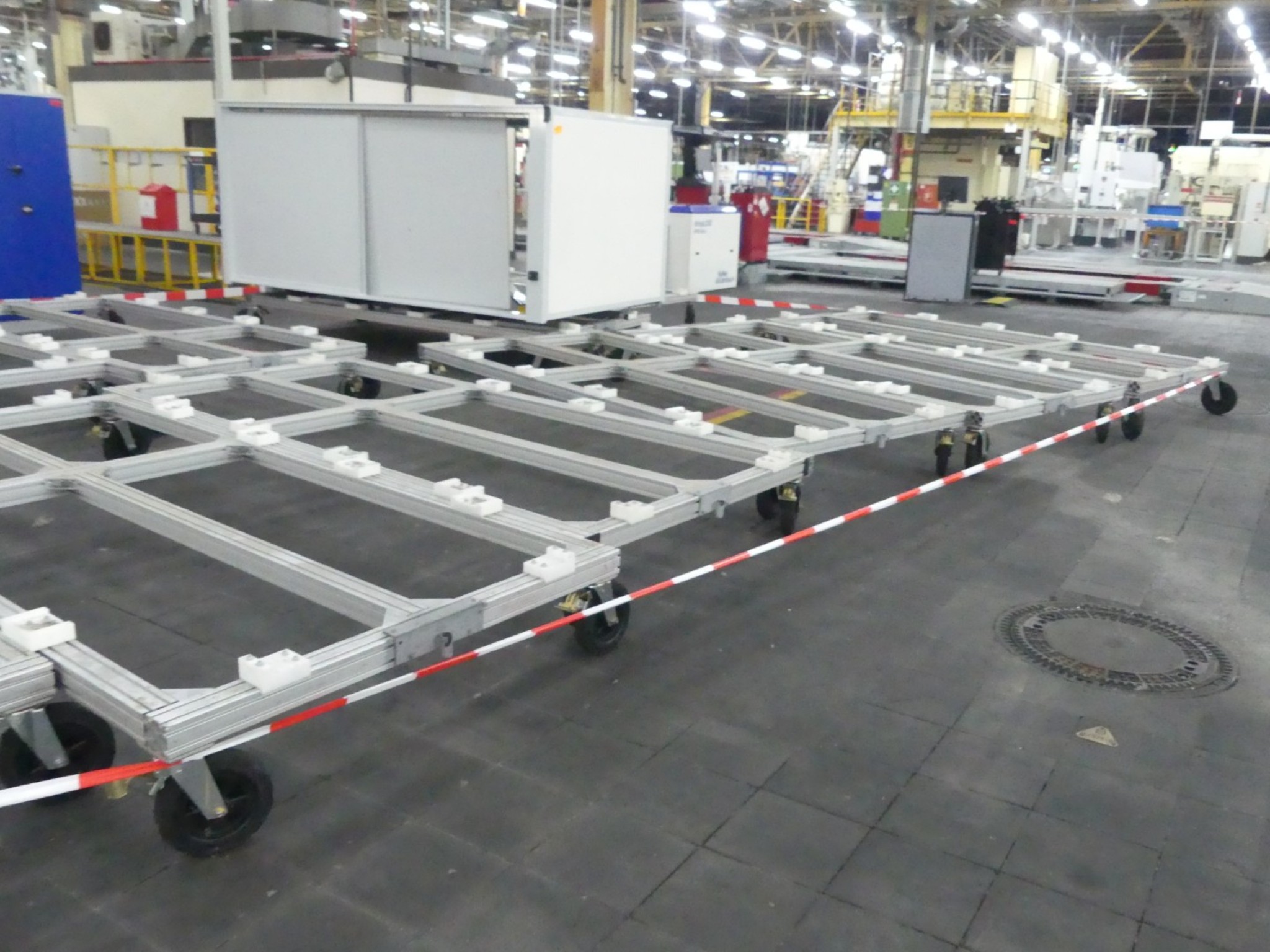 Centros de mecanizado, máquinas para trabajar el metal y líneas de producción de la industria del automóvil-2