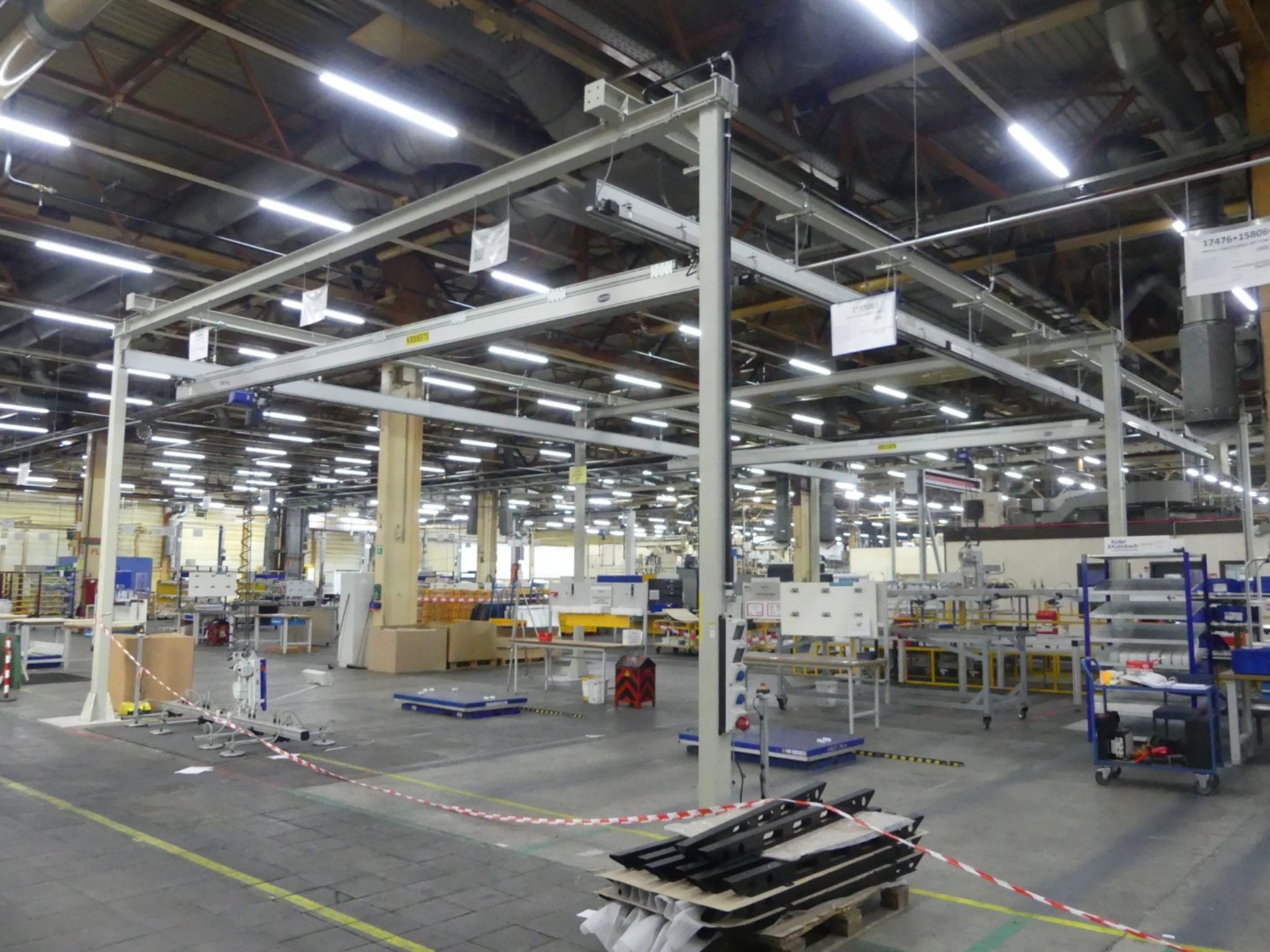 Centros de mecanizado, máquinas para trabajar el metal y líneas de producción de la industria del automóvil-2