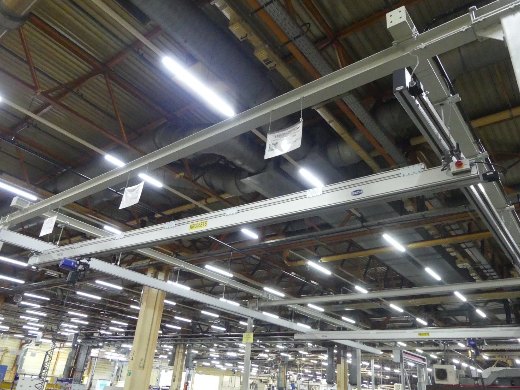 Centros de mecanizado, máquinas para trabajar el metal y líneas de producción de la industria del automóvil-3