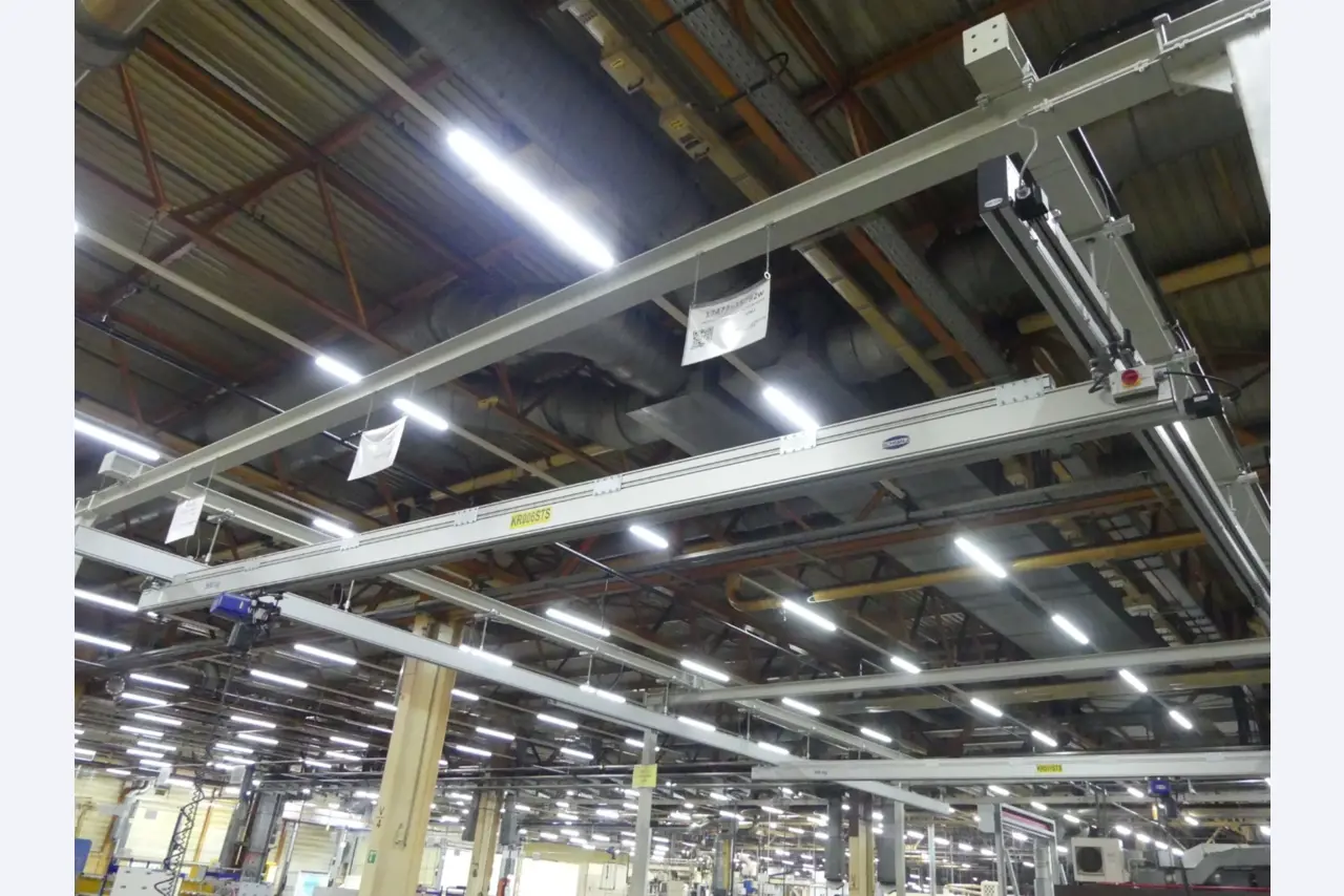 Centros de mecanizado, máquinas para trabajar el metal y líneas de producción de la industria del automóvil-3