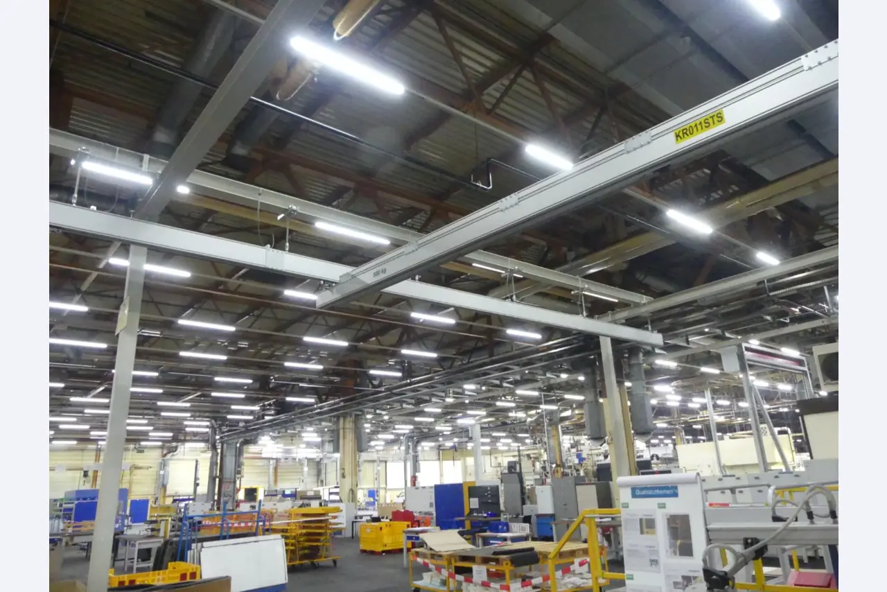 Centros de mecanizado, máquinas para trabajar el metal y líneas de producción de la industria del automóvil-8