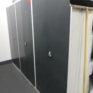 3 Armoire à portes battantes en acier