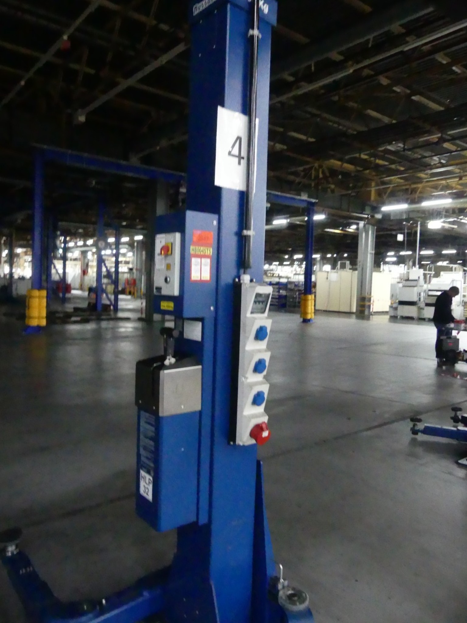 Centra obróbcze, maszyny do obróbki metalu i linie produkcyjne z branży motoryzacyjnej-2