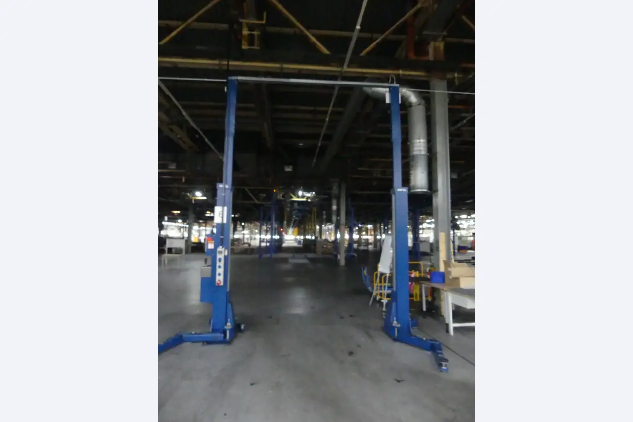 Centra obróbcze, maszyny do obróbki metalu i linie produkcyjne z branży motoryzacyjnej-1