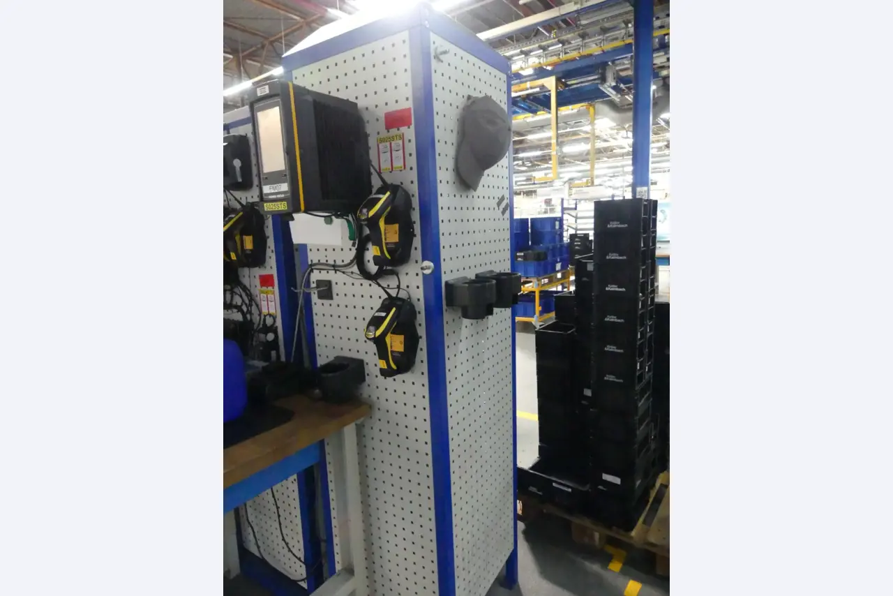 Centra obróbcze, maszyny do obróbki metalu i linie produkcyjne z branży motoryzacyjnej-1