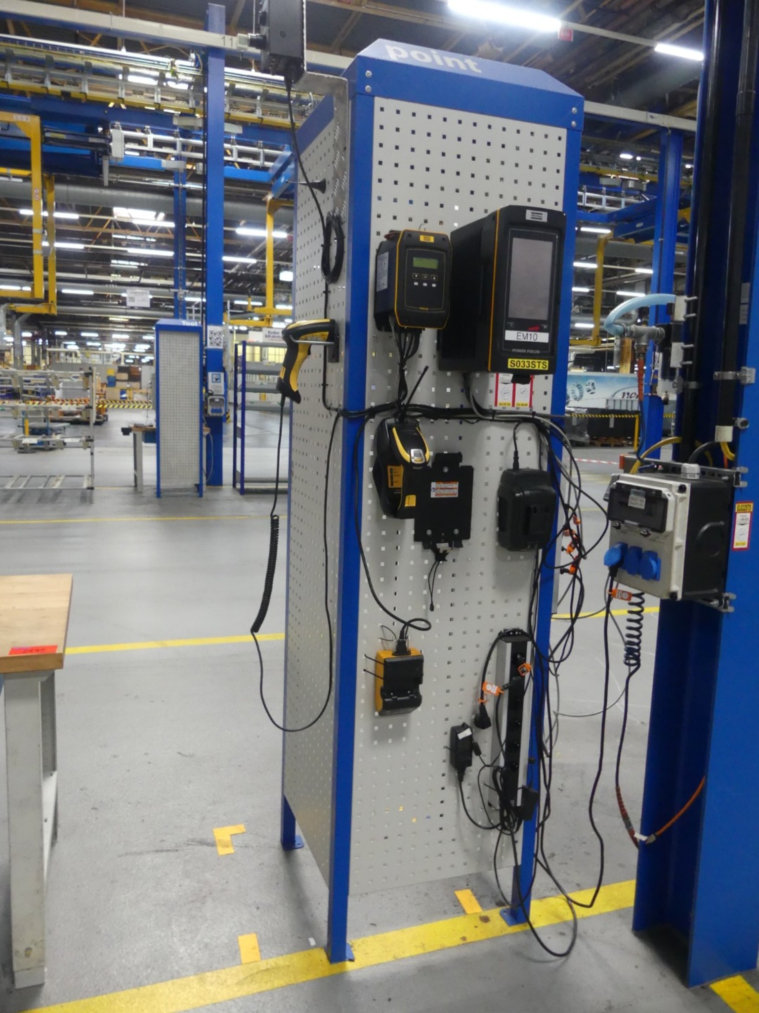 Centra obróbcze, maszyny do obróbki metalu i linie produkcyjne z branży motoryzacyjnej-1