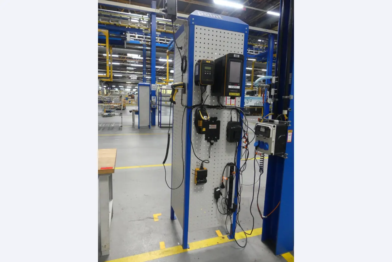 Centra obróbcze, maszyny do obróbki metalu i linie produkcyjne z branży motoryzacyjnej-1
