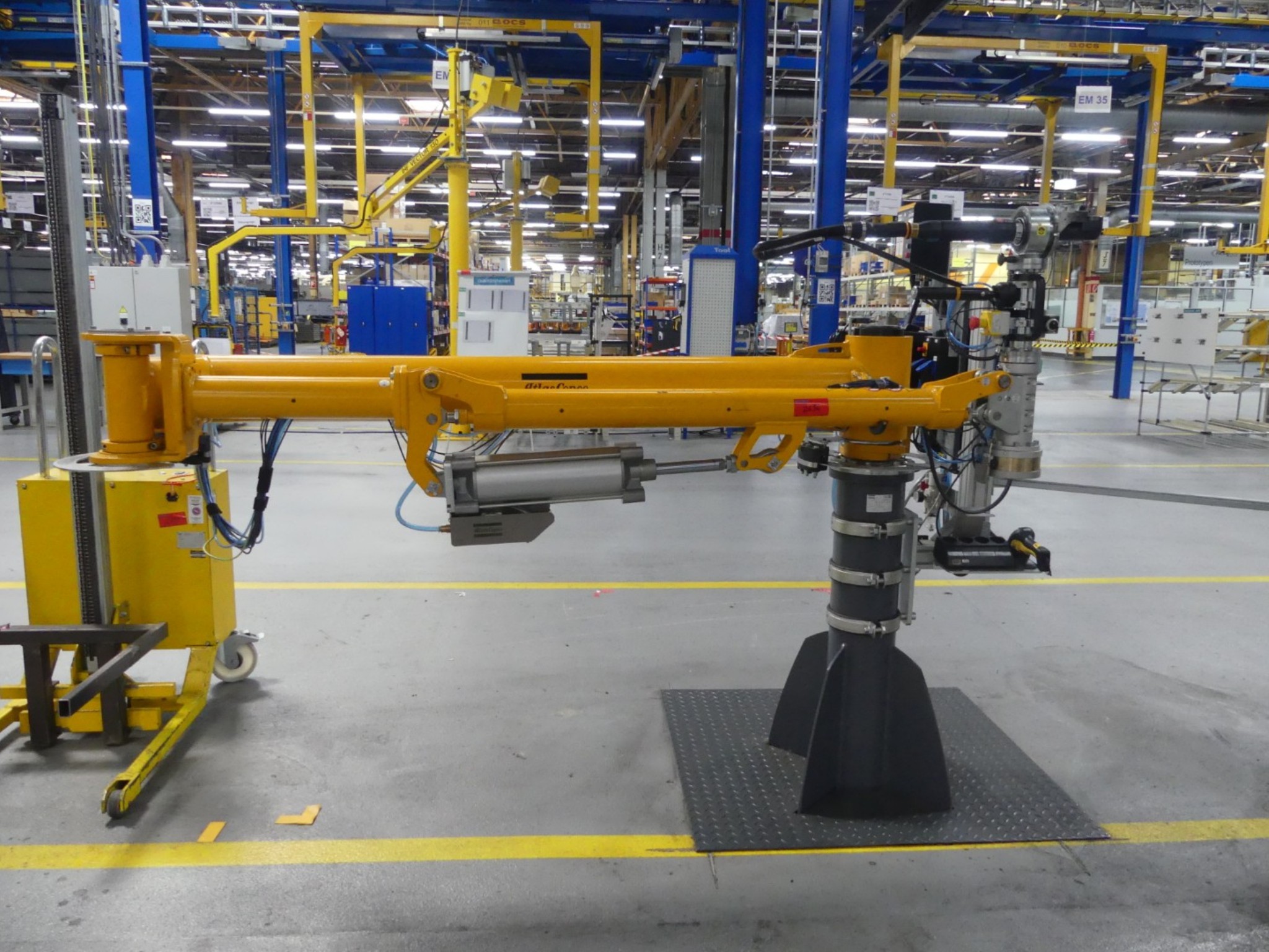 Centra obróbcze, maszyny do obróbki metalu i linie produkcyjne z branży motoryzacyjnej-1