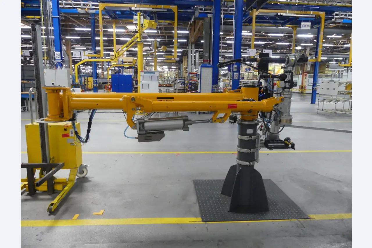 Centra obróbcze, maszyny do obróbki metalu i linie produkcyjne z branży motoryzacyjnej-1