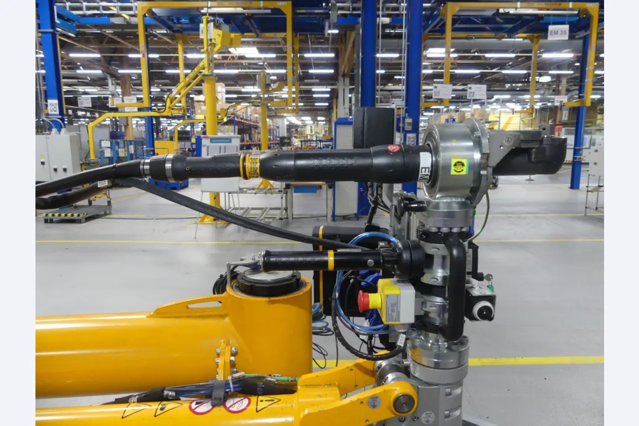 Centra obróbcze, maszyny do obróbki metalu i linie produkcyjne z branży motoryzacyjnej-2