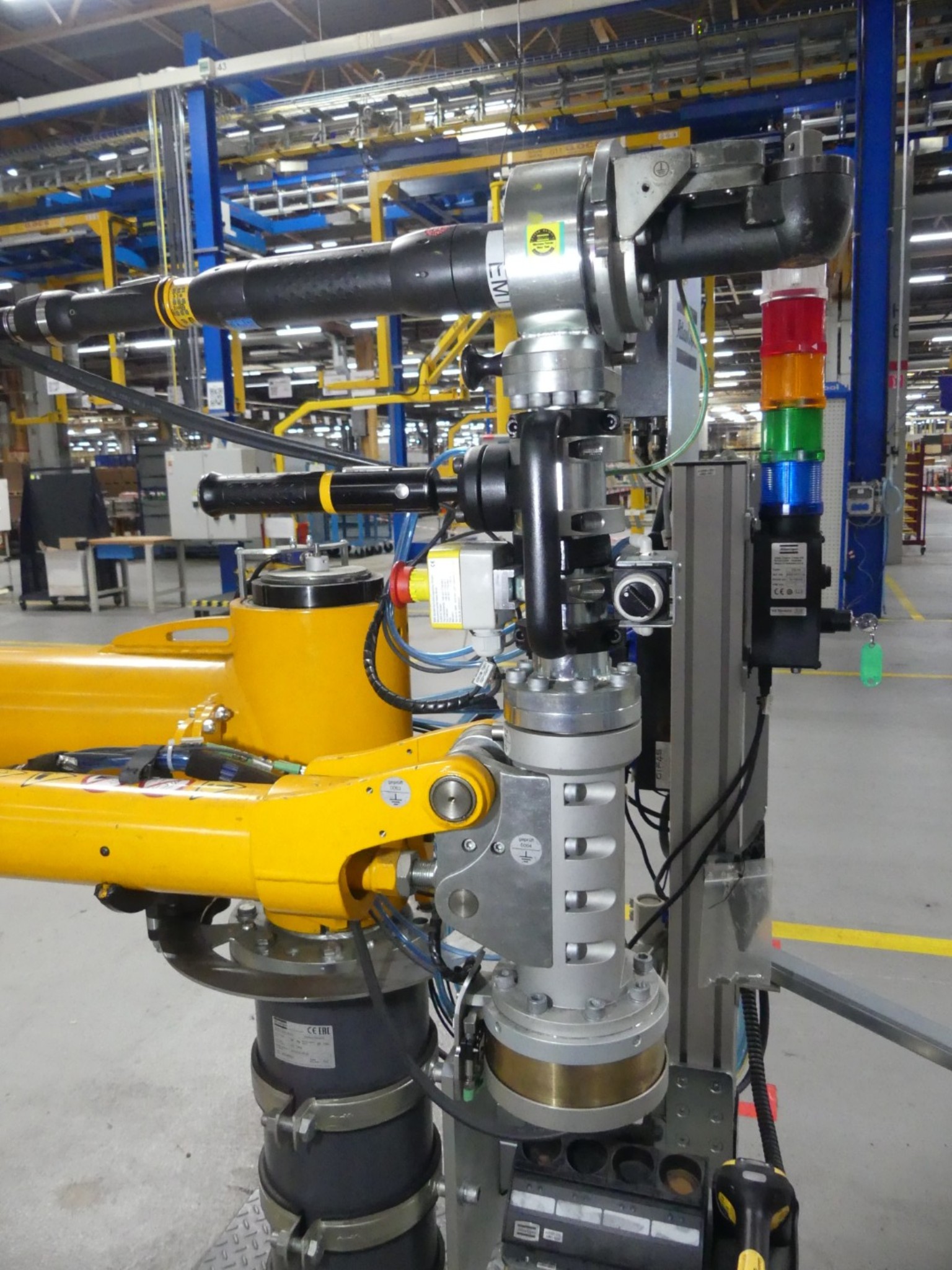 Centra obróbcze, maszyny do obróbki metalu i linie produkcyjne z branży motoryzacyjnej-3