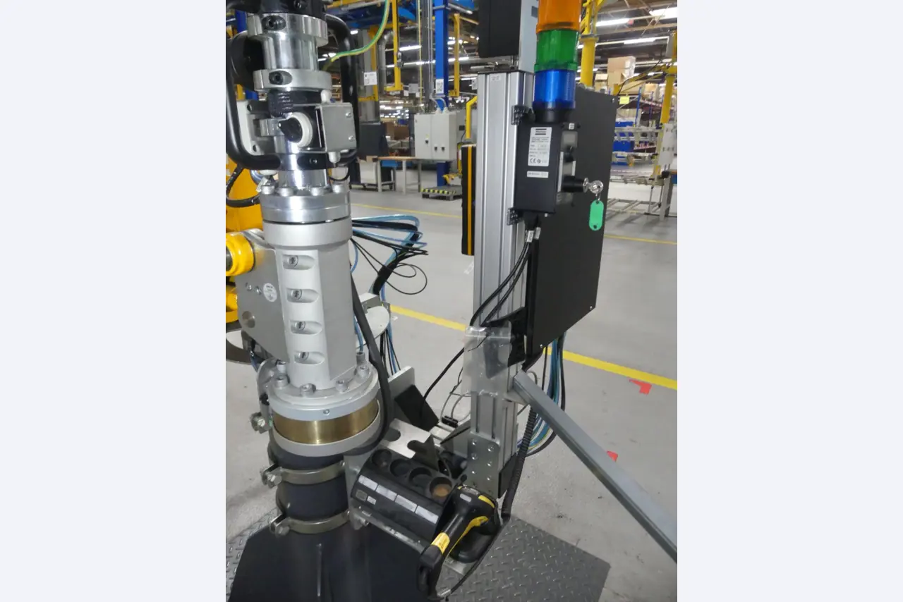 Centra obróbcze, maszyny do obróbki metalu i linie produkcyjne z branży motoryzacyjnej-4