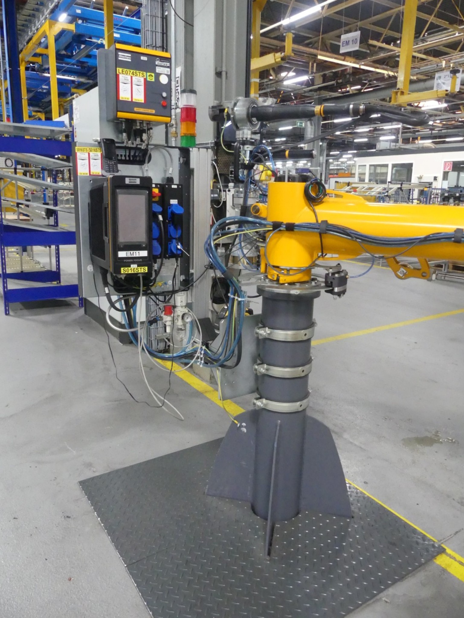 Centra obróbcze, maszyny do obróbki metalu i linie produkcyjne z branży motoryzacyjnej-5