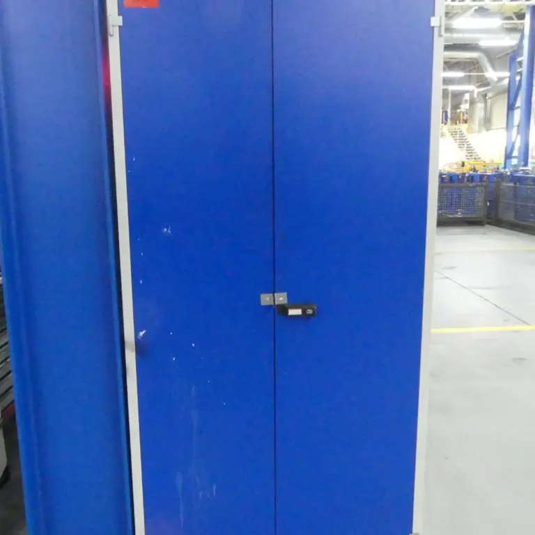 Armário com porta articulada em aço Garant