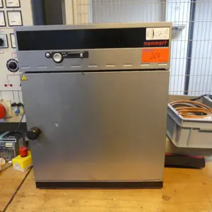 Armoire chauffante Memmert nicht lesbar