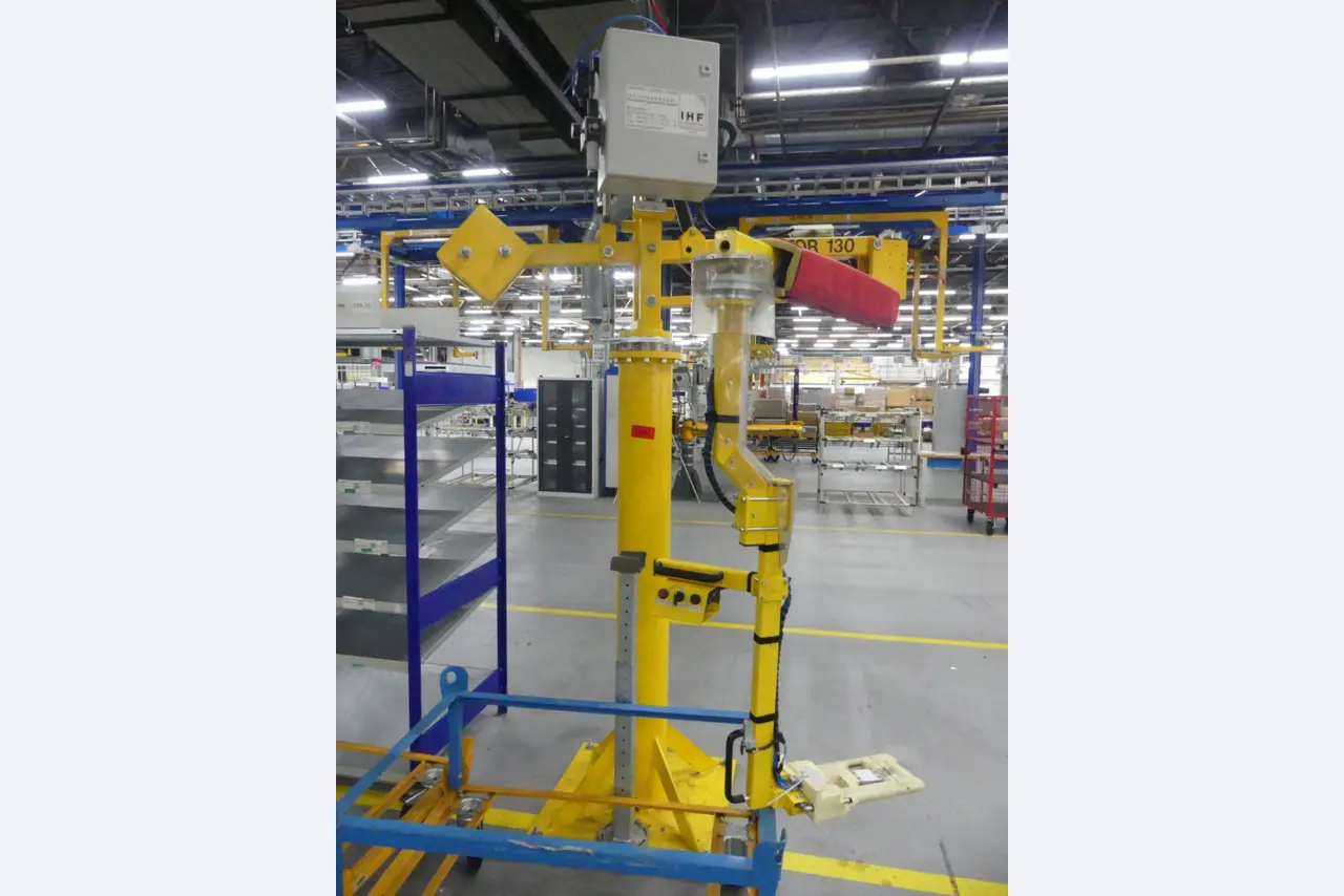 Centra obróbcze, maszyny do obróbki metalu i linie produkcyjne z branży motoryzacyjnej-1
