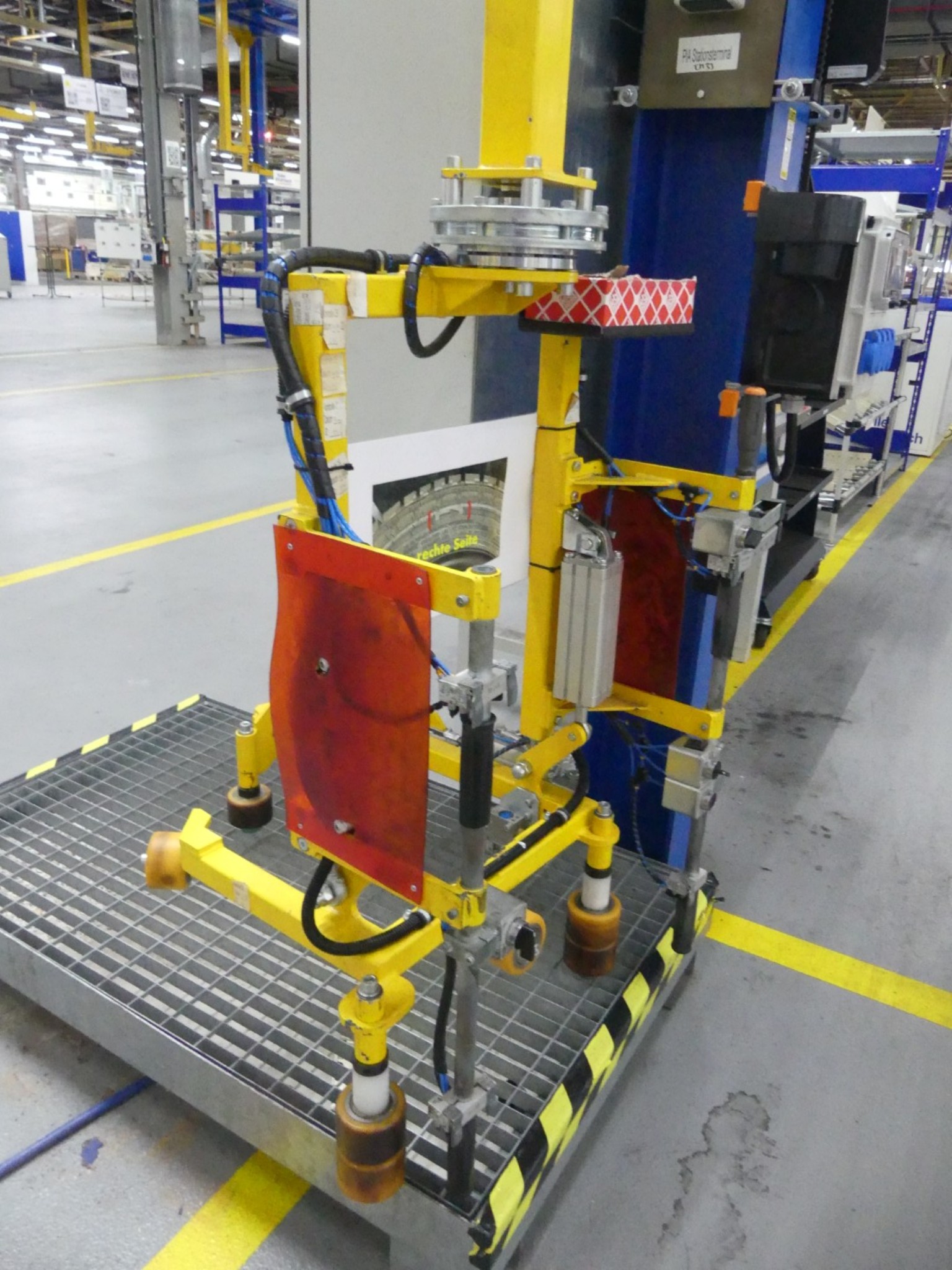Centra obróbcze, maszyny do obróbki metalu i linie produkcyjne z branży motoryzacyjnej-3