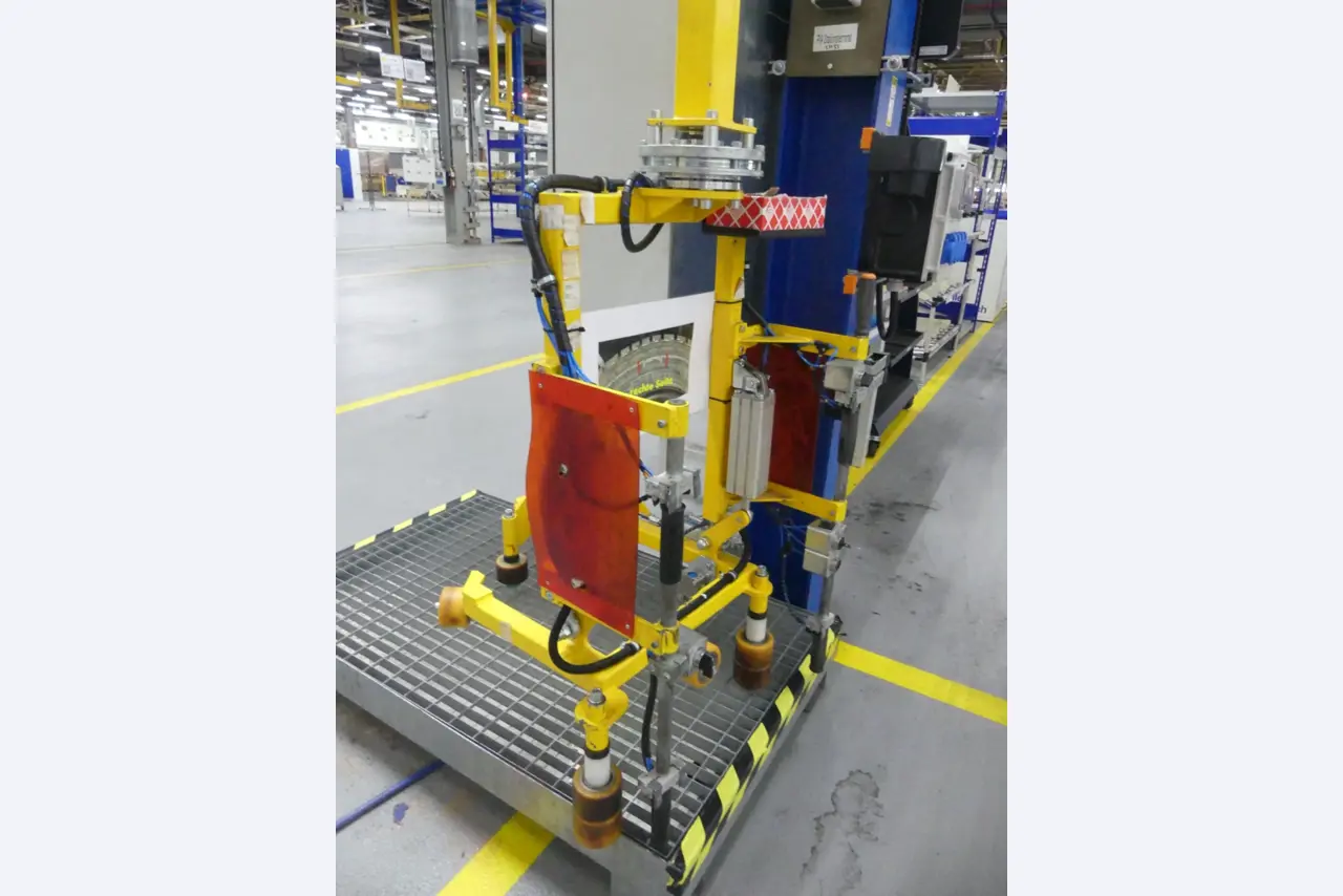 Centra obróbcze, maszyny do obróbki metalu i linie produkcyjne z branży motoryzacyjnej-3