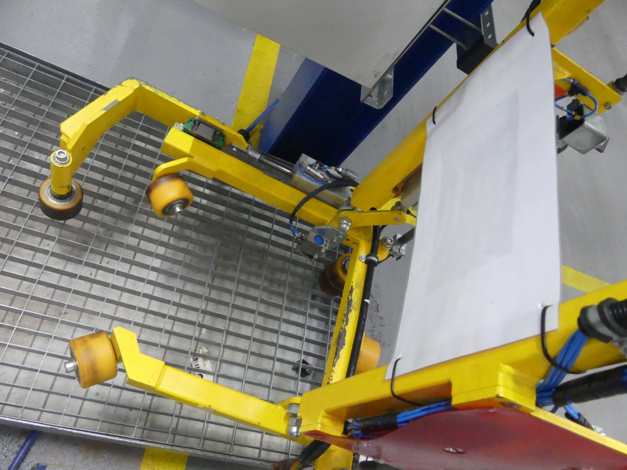 Centra obróbcze, maszyny do obróbki metalu i linie produkcyjne z branży motoryzacyjnej-5